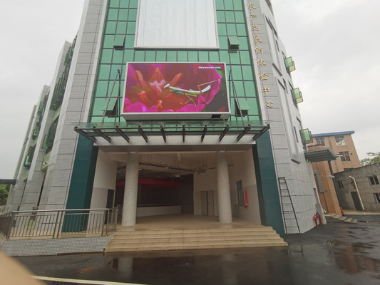 На открытом воздухе фиксированный пол полного цвета дисплея СИД P5 - установленный экран рекламы торгового центра